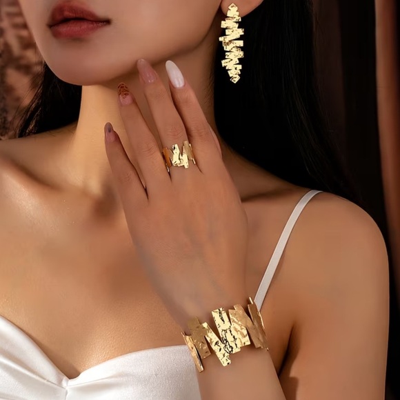 Anthropologie Jewelry - NEW 3 pieces Elegant Gold Jewelry Set. Trendy Jewelry ☀️